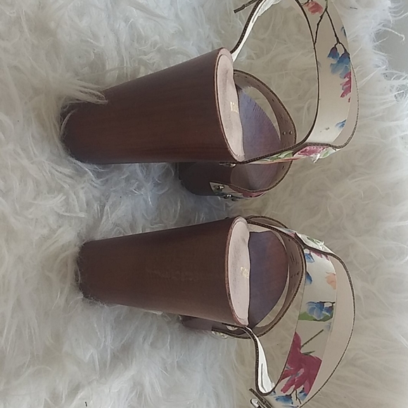 🎉🎉Wedge heels🎉🎉 - Picture 6 of 7